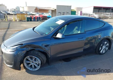 2023 Tesla Model Y Awd/Long Range Dual Motor All-Wheel Drive z USA, uszkodzony, nr VIN 7SAYGDEE0PF928836